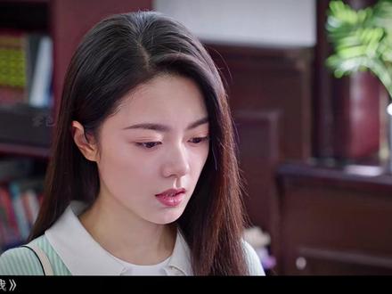 这场名为“不欠人情”的推拉,是青春最笨拙的告白。 #骄阳似我 #宋威龙 #赵今麦 #电视剧解说 他通宵翻译的论文资料,被她当成“替青梅道歉”而删除。他把她请弟弟的饭,用更贵的午餐“还清”。直到毕业散场,公交站台只剩两人,那些藏在“两不相欠”背后的心意,才在夜色中浮出模糊的轮廓。