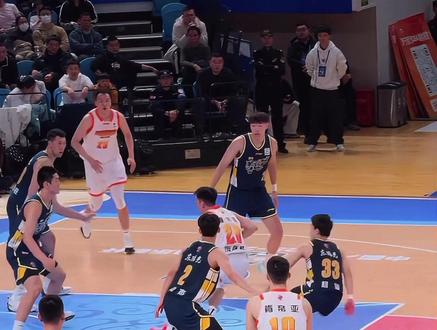 #庞峥麟超绝运球连过五人 #庞峥麟CBA质检员#庞峥麟#CBA#训练师清汤锅
庞峥麟过人技术细节拆解,看懂“庞峥麟超绝运球连过五人”的背后细节才能更好的复刻技巧,产生更多庞峥麟这样国产精英后卫!!!