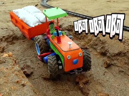 花生人开拖拉机去给玉米苗施肥#工程车玩具 #儿童玩具视频 #玩具挖掘机
