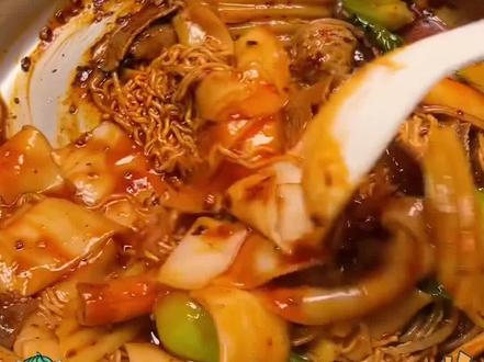 麻辣拌届史铁生就这样遇到了他的大馋余华们!#麻辣拌 #美食 #娱乐评论大赏 cr:@时来运转 @正宗抚顺麻辣拌(与你相拌)