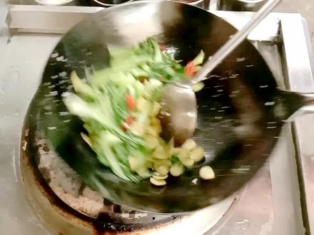 阜阳特色菜“青菜豆饼”,好多人不知道怎么做,大厨分享详细做法