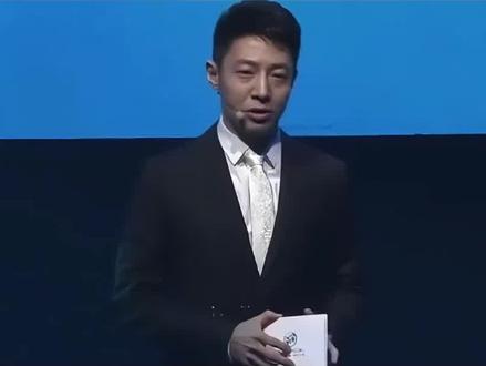 第一位身价200亿! #人物故事 #娱乐评论大赏 #明星 #主持人