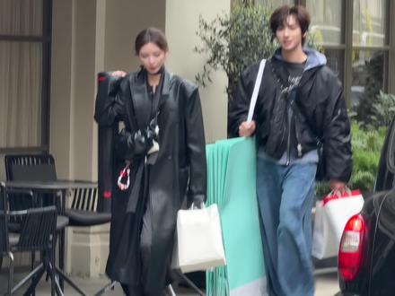 每天目送两小只去上班💼 #合伙人 之伦敦逛不停!@颜安 @张予曦 #颜安 #张予曦