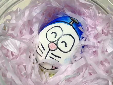 #感恩节#鸡蛋画 幼儿园《护蛋行动》既要保护好鸡蛋不碎又要美观!像小时候妈妈保护孩子一样不让磕着碰着,鸡蛋三天不能破😂 否则任务失败 于是就准备一只哆啦A梦蛋宝宝🥚 @抖音小助手