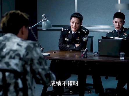 黄毛刚出狱又被抓回去,只能配合警方戴罪立功 #黑白禁区