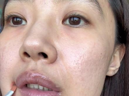瑕疵痘坑皮夏日清透感妆容🍃 手残党必看
真的很喜欢这种亮亮的水光感妆容
而且会弱化痘坑~
#实用美妆小技巧 #提升化妆水平 #瑕疵皮底妆