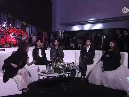 #星光大赏19届封神 2019年的星光大赏才是真正的顶流星光云集,封神名场面,不可复刻的明星同框瞬间 现在看依旧强的可怕! #感谢以上明星出场 #赵丽颖 #向全世界安利赵丽颖 @DOU+小助手