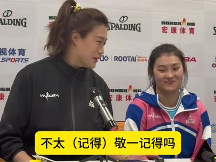 对阵实力强劲的四川女篮,北京女篮开局便0-6落后,主教练张琳迅速叫了一个暂停,她说了什么让北京女篮找到状态?听听张琳怎么说