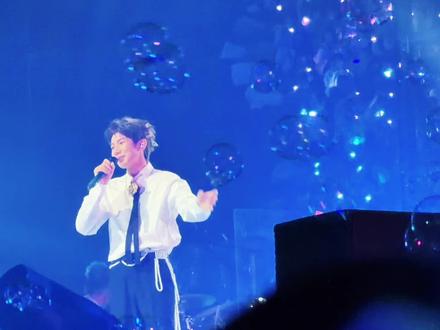 王源用他的自创比心婉拒多次哈哈哈哈哈哈
#王源跨年演唱会 #演唱会现场 #舞台 #王源