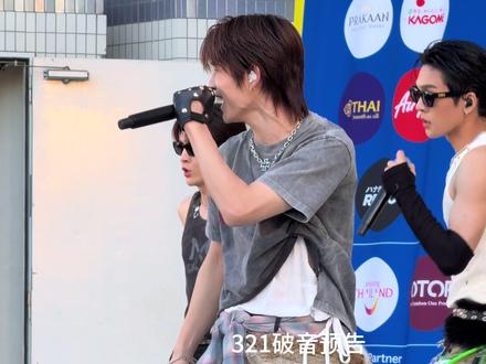天空一声巨响 小狗闪亮登场🐕✨
#teetee #dmd #东京泰国节 #小狗日记 #英雄母亲