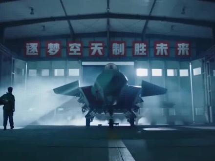 退伍后最吃香的三个兵种,第一个年薪百万,另外两个最好就业!#历史#历史故事#汽车兵#飞行员#炊事兵