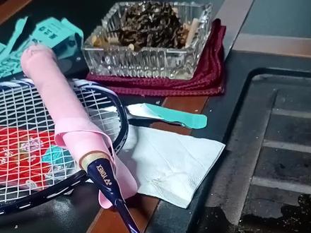 请问你打几磅?#羽毛球 #羽毛球穿线 #羽毛球装备 #尤尼克斯
