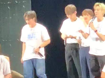 #文总包包 #prem #boun
趴趴🐷 娜拉娜拉
就很合适啊
一个是游刃有余处理一切外交事务的总裁
一个是有恃无恐 你在我就能安心的小少爷
你说你的 我玩我的 结束了你喊我一起回家
ce:🦵水印