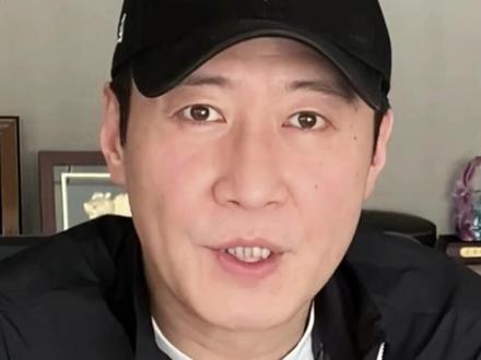#黎明 很多人提起我黎明,印象里可能是,四大天王最没存在感的一位,靠脸上位。演不过刘德华,唱不过张学友,跳不过郭富城。可年轻时,我却是四大天王里最红的那位,粉丝比他们的总和都多。也是四大天王里最早拿下影帝的。#人物故事 #四大天王 #慈善