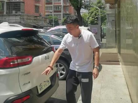 16年的jeep自由光2.4四驱专业智能版现在还能值多少?#二手车 #二手车搬运工 #每天推荐好车 #dou是好车 #全dou是靓车 #性价比超高 #每天一辆代步车 #抖音汽车 #我要上热门