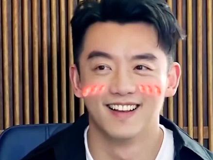 郑恺澳网认鹿晗成长发美女笑翻全网,兄弟脑过载闹大乌龙,直男眼神翻车却暴露神仙友情,道歉拿铁安排上坐等同框和解