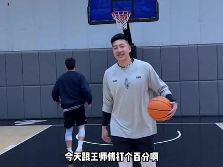 第一次打百分, 检验一下最近的训练成果。看似两人表面嘻嘻哈哈,实则内心谁也不服。