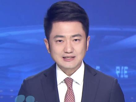 荒野求生选手设陷阱抓到20斤野猪,吃得满嘴流油:吃到不想吃了!11月8日,赛事方回应:提前投放的二代野猪为人工驯养#大象主播说 @主持人赵祚祥#青春当燃不让