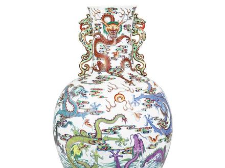 刚拍出的乾隆斗彩九龙纹大瓶!#瓷器 #收藏 #拍卖