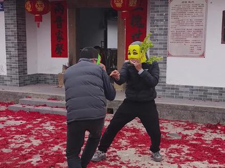 看过这客家狮的基本上都是七零八零后。儿时的回忆,太经典#新春快乐 #醒狮文化 #舞狮打鼓