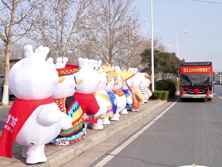 雪王带各国伙伴前往河南卫视,参加2026河南春晚录制~#喝蜜雪看春晚 #雪王上河南春晚了