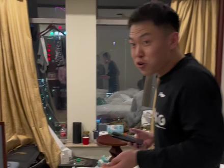 过完年回来看身材有没有变化 就看西装穿不穿的下@杨肉包好好好🤪 @邬挺嘉不会投篮吧 @林葳