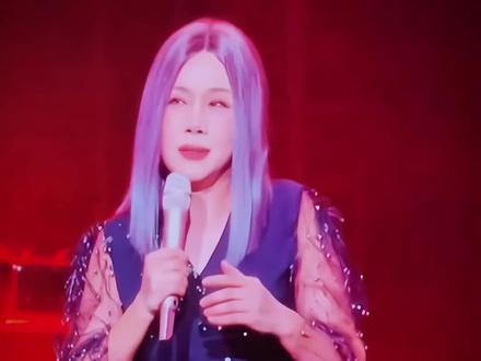 田震北京演唱会:我的老baby们你们在哪里!不知不觉间,我们已成为了老baby。#田震 #田震北京演唱会 #演唱会现场