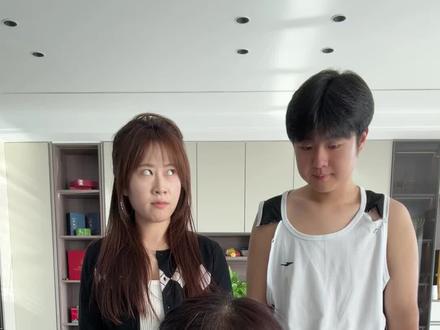 家人们,中午我们家吃的是七匹狼炒肉!你们吃的啥?#姐弟 #搞笑