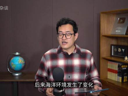 南极磷虾为什么突然爆火?不光因为磷虾油,原来还有三文鱼! #磷虾 #动物 #海洋生物 #知识分享 #科普一下
海洋里到底有多少磷虾?光南极磷虾一个物种竟然就有5亿吨!它也是地球上生物量最大的多细胞生物!如果没有磷虾的话,蓝鲸很可能根本不会出现,海洋生态和地球环境可能也会发生改变!所以可以说磷虾是海洋里必不可少的动物。然而,因为人们对磷虾油和三文鱼的需求持续增长,磷虾的捕捞量也创下了历史新高,这对南极的野生动物到底有多大影响?另外,气候变暖和海洋酸化的趋势也是磷虾面临的巨大威胁,5亿吨可能并没有想象中那么安全!