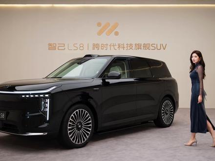 初晓敏:30万内大8系 抢先实拍智己LS8 #智己LS8 #智己LS8跨时代科技旗舰SUV #智己LS8中国品质家庭闭眼选