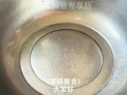 鲈鱼不要清蒸了,教你懒人做法,用料简单香味十足,全家人都喜欢