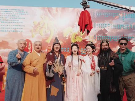 《济公2》开机!陈浩民陈紫函林子聪齐聚,较15年前几乎没变化 原班人马陈浩民林子聪陈紫函齐聚,几人就《济公2》开机分别发言,不得不说化妆后三人和15年前比几乎没什么变化 #济公2开机 #济公2 #陈浩民 #陈紫函 #2025影娱年终大赏