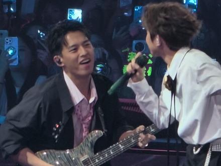 吉他手你不守男德,让我来,我也想跟源这样互动#王源跨年演唱会 @TFBOYS-王源 @老板是大帅哥