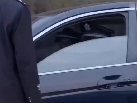 假警察遇上了真警察,比的就是心理素质!