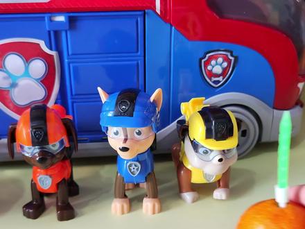 吹蜡烛啦,过生日啦狗狗们 #dou+小助手 #玩不够的童年小玩具 #儿童玩具 #汪汪队立大功