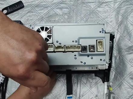 12到14款丰田七代凯美瑞导航主机升级无线car play安装转接小板安装流程,安装需要专业,细心
喜欢自己动手折腾的,可以参考!#拆机拆解 #拆机模块 #7代凯美瑞装carplay升级#七代凯美瑞改装