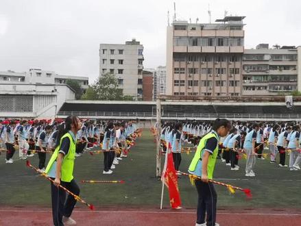 合江中学特色课间操:合江县非物质文化遗产——打莲枪。两个周的学习效果。#课间操 #校园生活 #记录校园生活 #运动 #活力满满 #校园 #可爱的学生 #未来可期 #学生时代