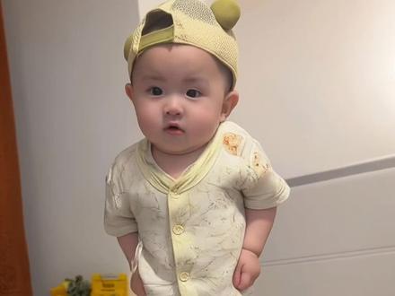 还是你们来给这个舞取个名吧😂 #挑战ai让我娃跳100种舞 #机灵小蹦蹦 #萌娃跳舞真的又奶又可爱 #可爱到爆炸💥