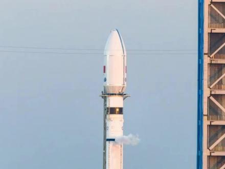 明天上午长征十二号运载火箭即将发射 我国长征十二号运载火箭已于11日清晨完成射前全系统最终检查,推进剂加注工作正按计划有序开展,将于12月12日7时整在文昌商业航天发射场二号工位点火升空!#中国航天 #火箭发射 #正能量 #长征十二号 #航天