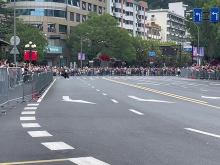 #亚运会 #公路自行车 来千岛湖看一场免费的亚运公路自行车比赛✌️