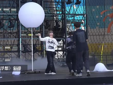 张真源月之浮想彩排版