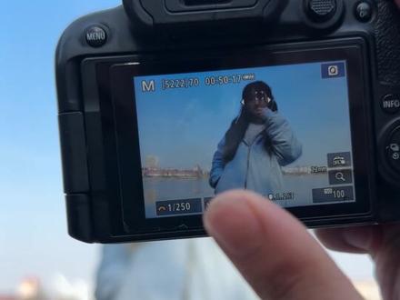 出门拍照人物黑背景没层次?这个视频教会你如何解决!
#摄影 #摄影技巧 #闪光灯 #闪光灯拍照 #摄影器材