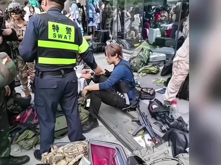 里昂漫展偶遇真汉克,尼龙佬挂的大半辈子的医疗包终于用了