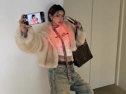 📸电梯厅也能拍出ins感👍 0成本出大片
#手机摄影教学 #手机摄影线下课 #杭州手机摄影培训 #上海手机摄影培训 #ins风拍照