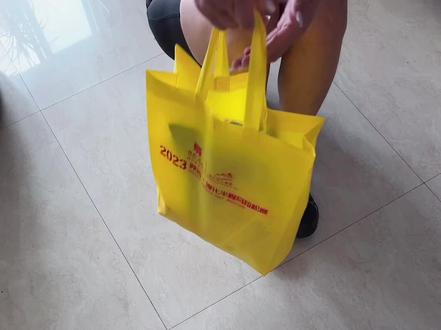 上次有朋友说很好奇马拉松完赛包里面会有些什么,那就来看看吧#完赛包 #半程马拉松 #致每一个努力奔跑的人