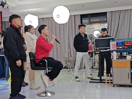 #农村幺哥爱山歌 哈哈,终于见到偶像啦!有点小紧张🤣🤣🤣