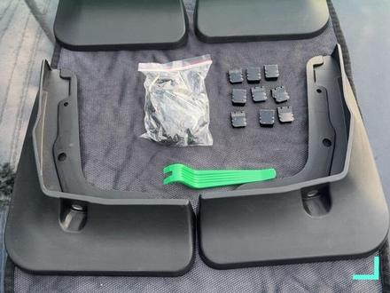 艾瑞泽8pro专用挡泥板安装教程。装上之后,可有效阻挡泥沙飞溅车身,保护车身,非常实用的小部件。快去安排一个把#艾瑞泽8pro