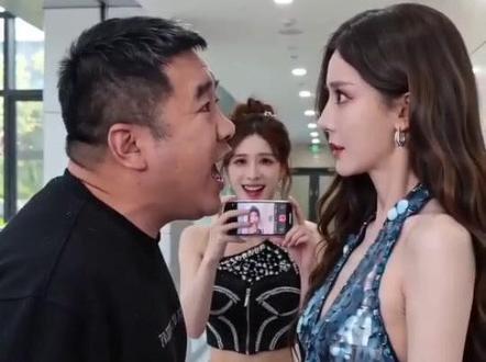 @迅猛龙 特蕾莎 @宸荨樱桃 #AI三人偶像剧时刻 #随变ai随便玩 #随变app