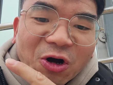 刀疤哥成为了一张名片#刀疤哥 #刀疤哥直播 #创作人计划 #讨论 #vlog十亿流量扶持计划