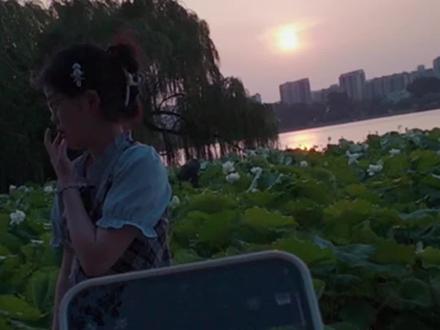 在荷花边分享小米14手机设置教程 小米手机打开这几个隐藏功能,让你拍出的相片和视频更清晰更好看。#小米手机 #小米14 #手机使用技巧 #小米14手机拍摄 #小米手机出片